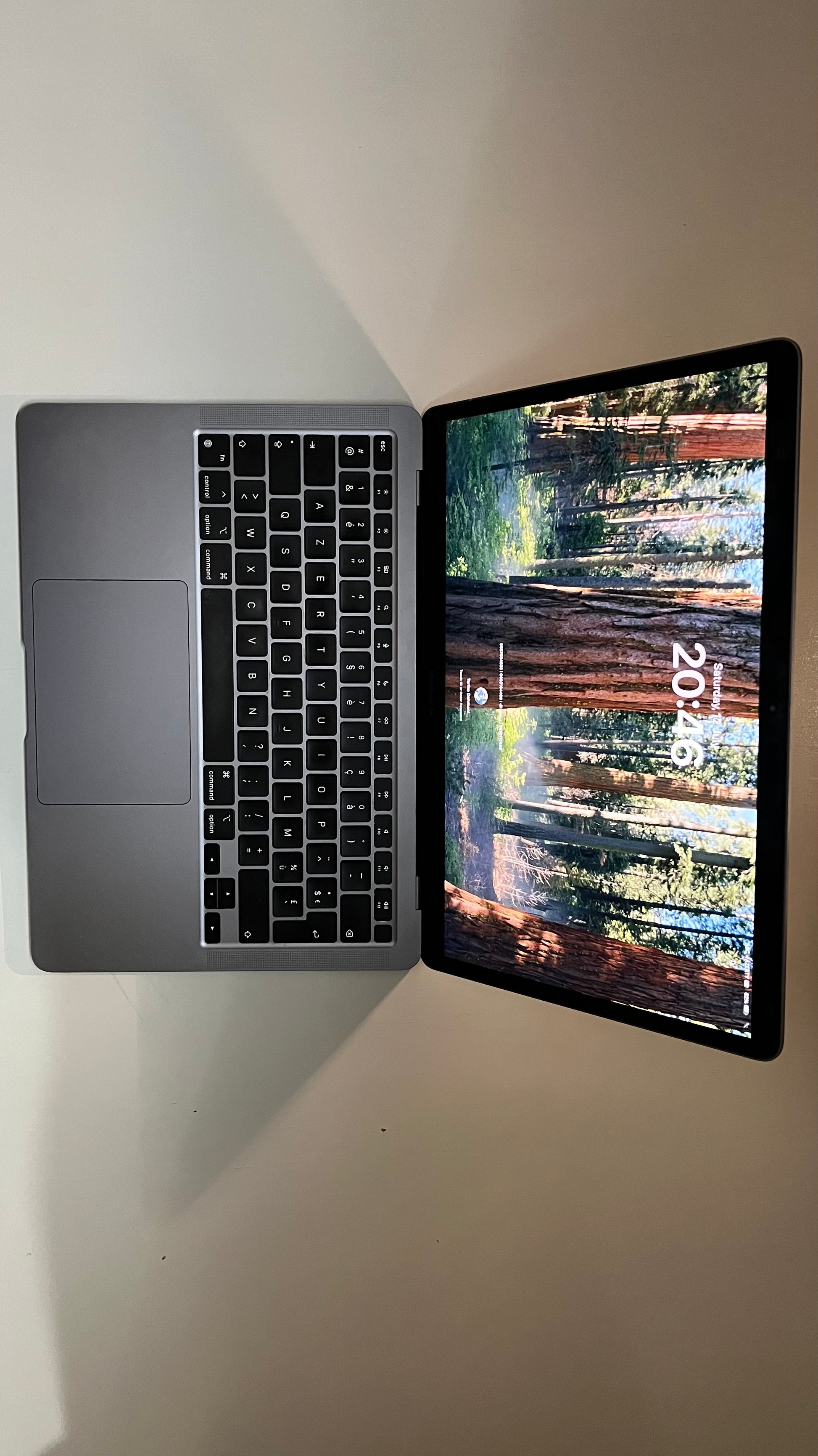 MacBook Pro 2020 16” 16/512 I7 Cycles: 500 9.5/10